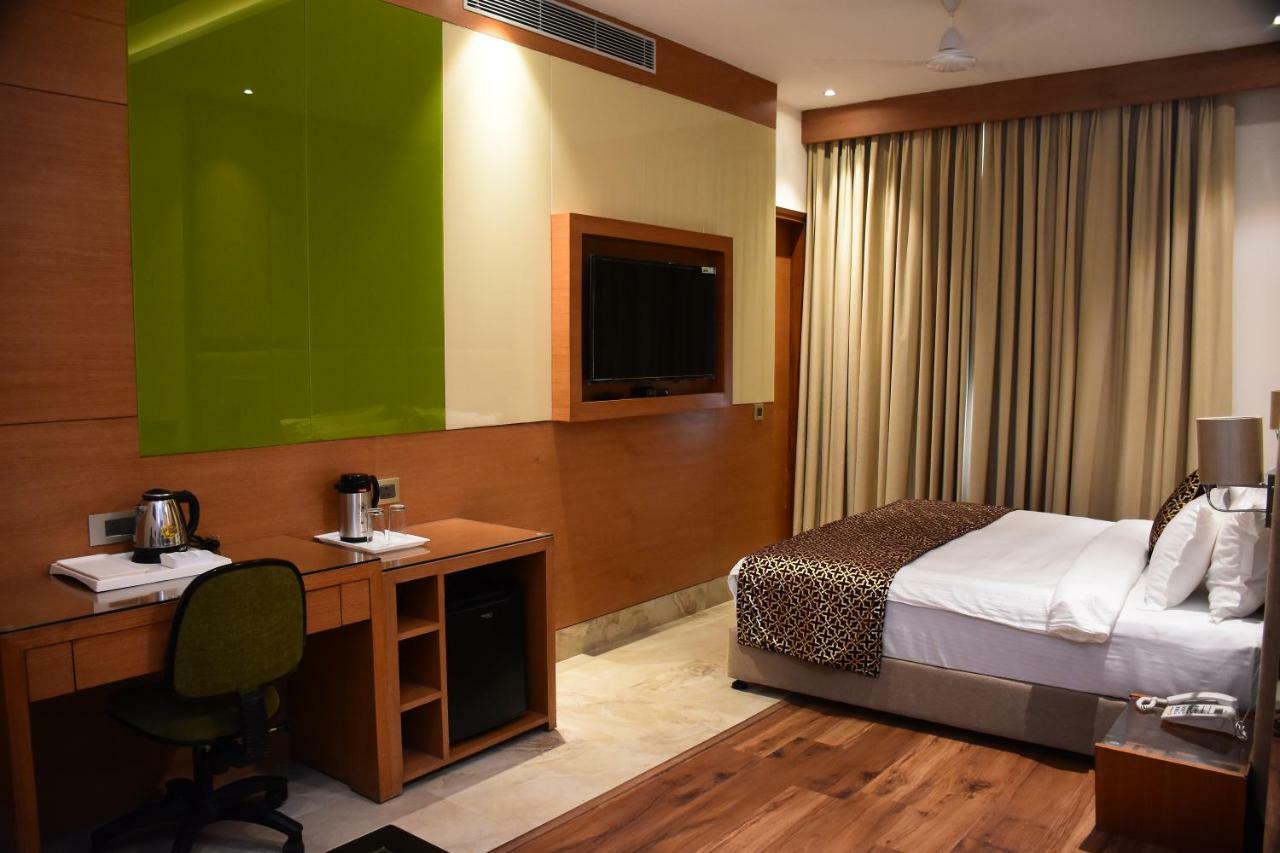 Hotel Orchid Blu Alīgarh 외부 사진